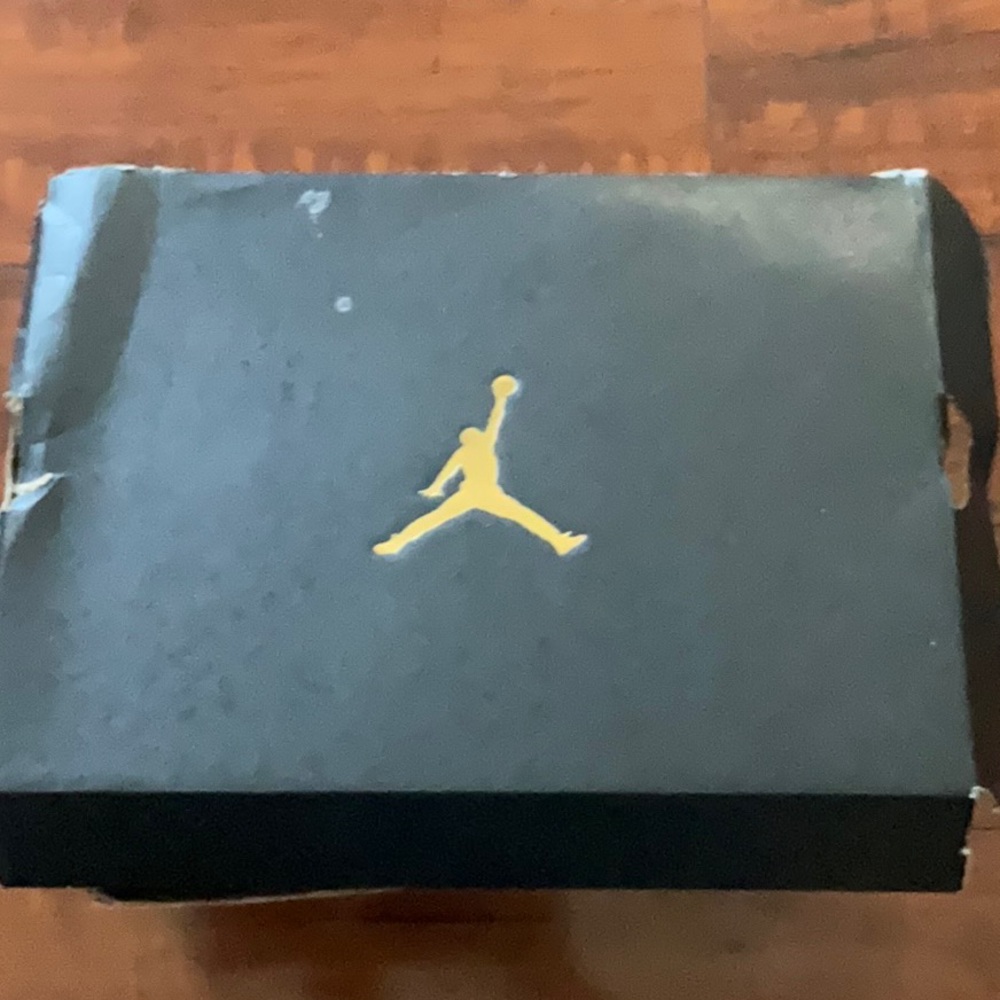 AIR JORDAN 4’s RETRO MESSY ROOM GS size 7Y boys